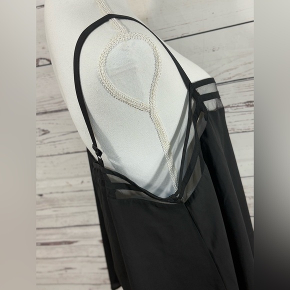 Torrid Black Spaghetti Strap Mesh Camisole in Size 1 - Picture 5 of 8
